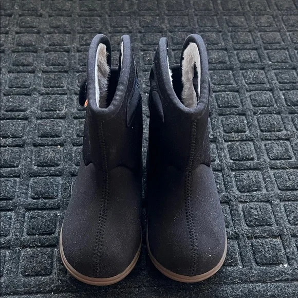 Bogs Black Kids Boots - Picture 1 of 13